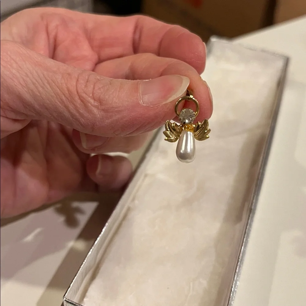 Elegant Gold and Pearl Angel Pendant